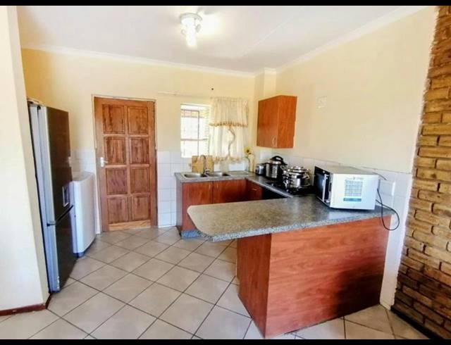 2 BEDROOM PROPERTY TO RENT IN HONEYPARK